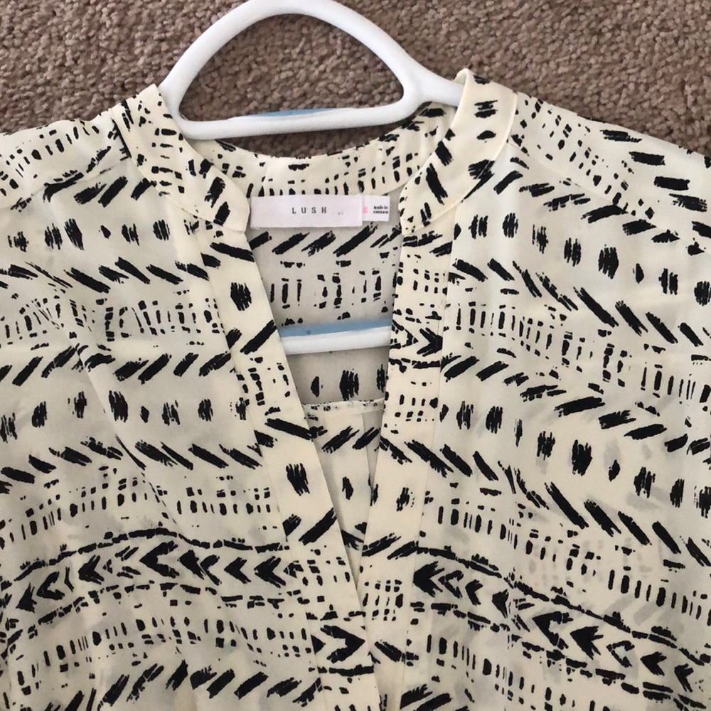 Lush 3/4 sleeve blouse - Picture 2 of 3